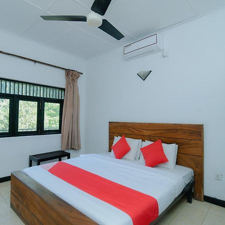 Oyo 479 Water Front Hotel Κάντι Εξωτερικό φωτογραφία