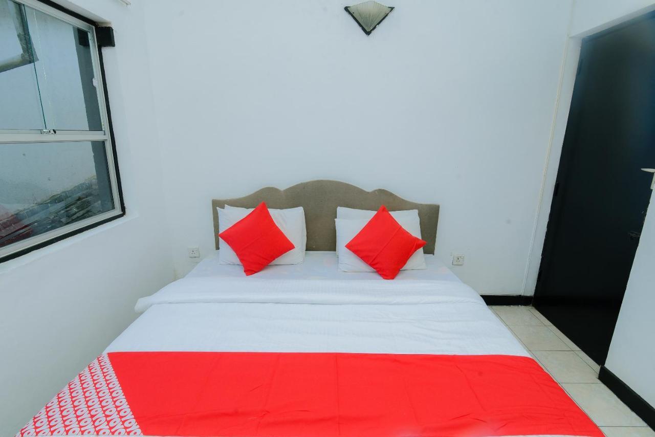 Oyo 479 Water Front Hotel Κάντι Εξωτερικό φωτογραφία
