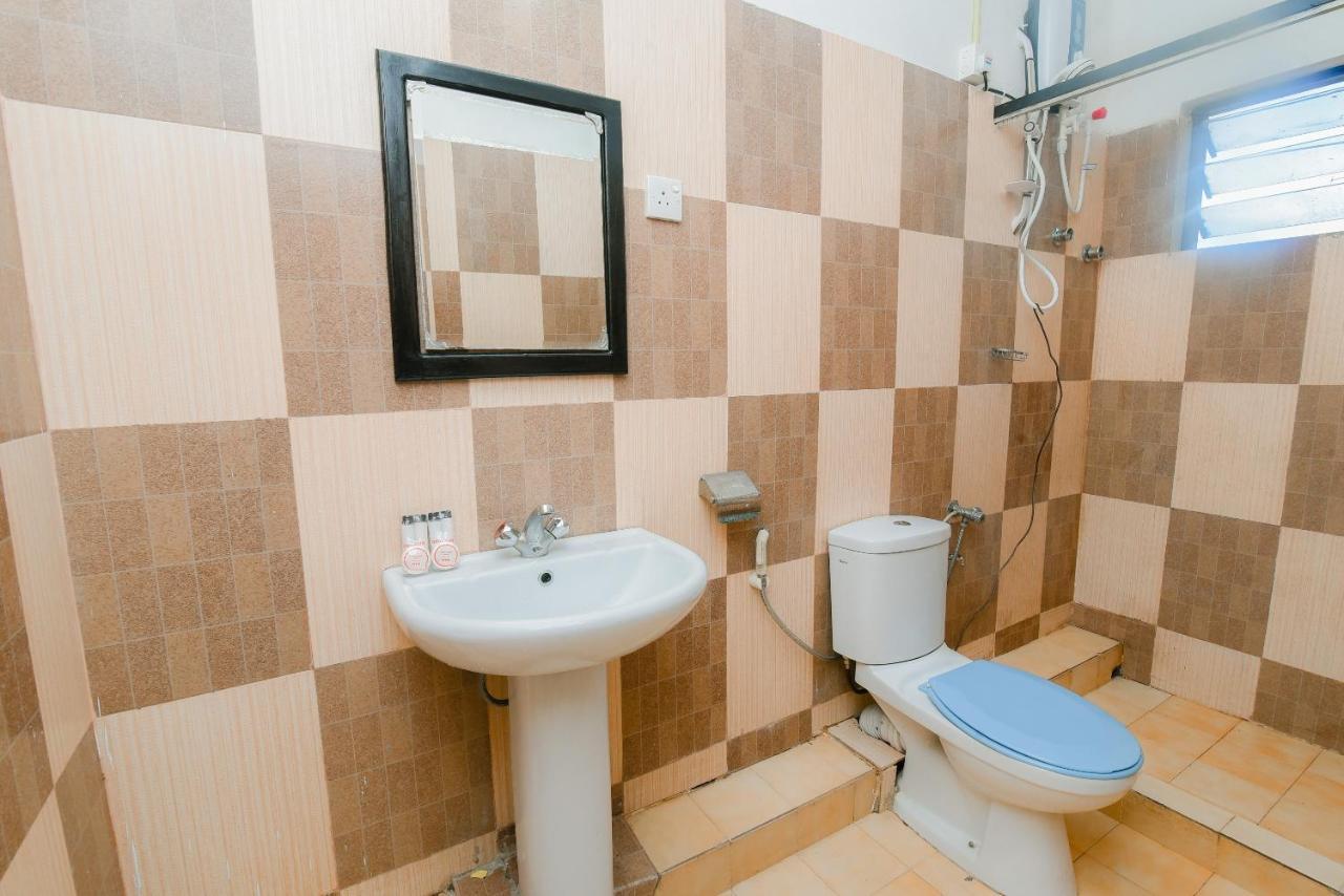 Oyo 479 Water Front Hotel Κάντι Εξωτερικό φωτογραφία